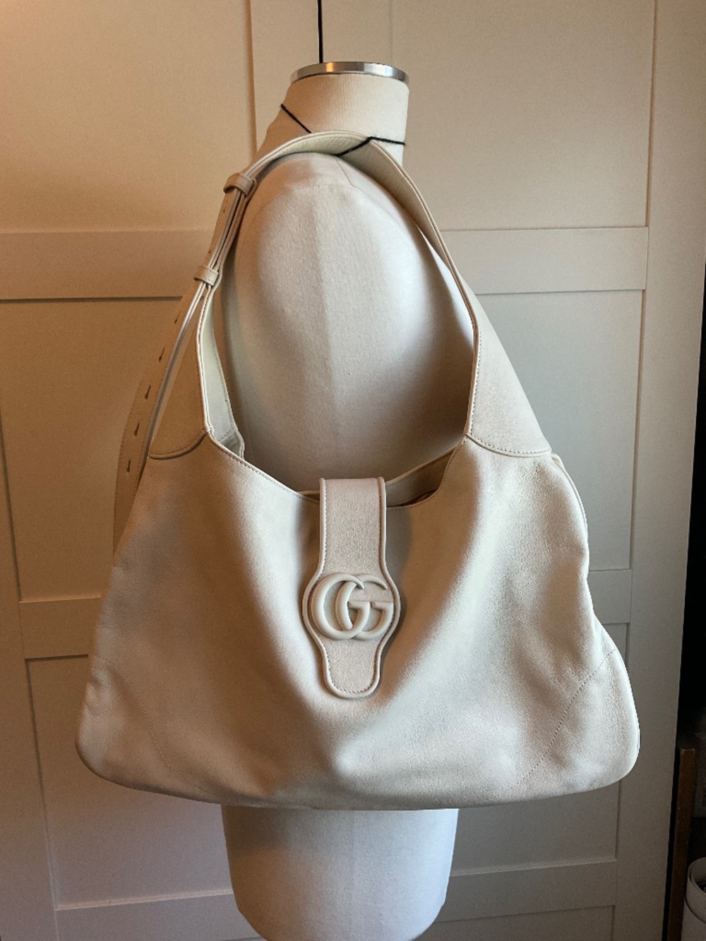Gucci Aphrodite shoulder bag in bone colour leather